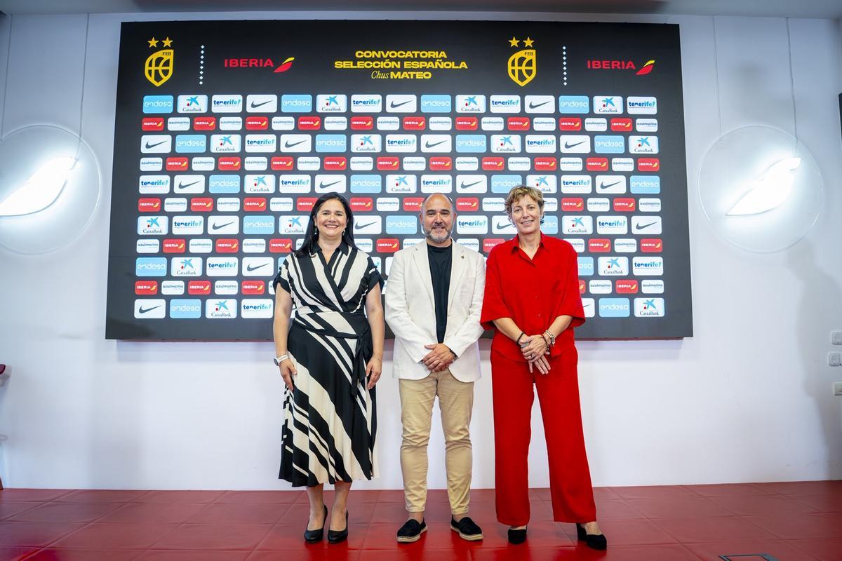 Chus Mateo junto a Elisa Aguilar, en la presentación de la lista