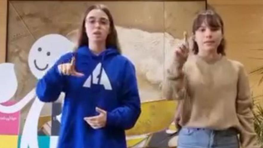 Sabela Pousa y Marta Rodríguez, las ganadoras del certamen.   | // DUVI