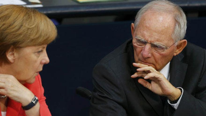 Merkel y Schaüble, en el Bundestag.