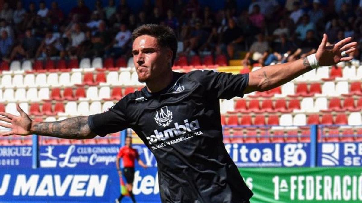 Mingo, tras marcar un gol con el Arenteiro.