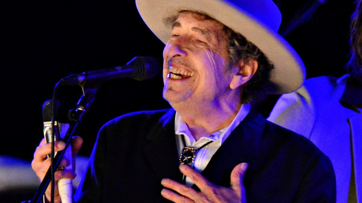 Bob Dylan cumple 80 años convertido en leyenda