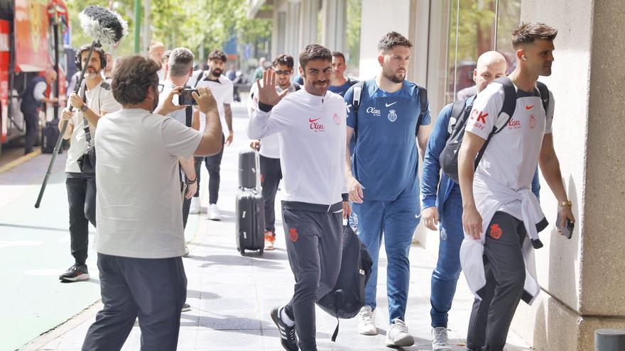 VÍDEO | Así ha sido la llegada del Mallorca a su hotel en Sevilla