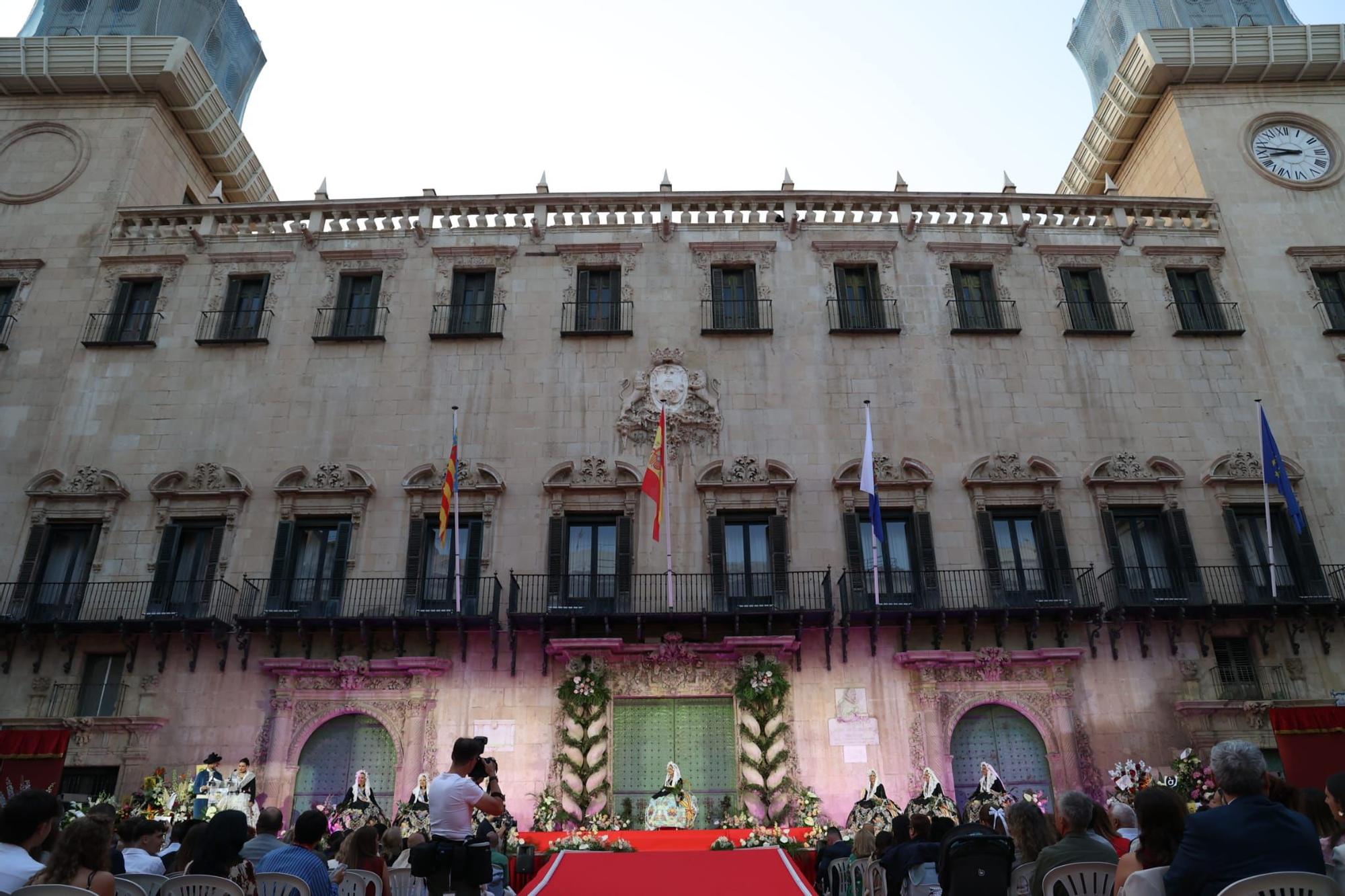 Las Hogueras de Alicante ya tienen proclamadas a la Bellea del Foc y a sus damas de honor