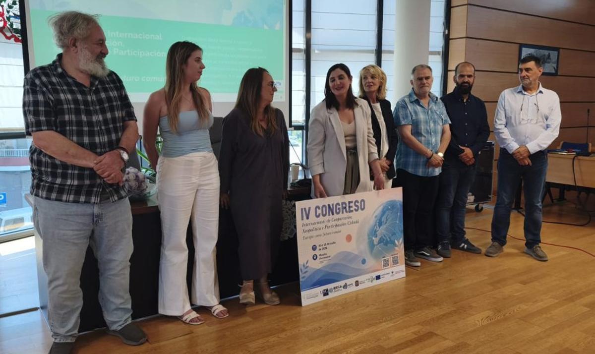 Participantes en las ponencias, con la alcaldesa. | GONZALO NÚÑEZ