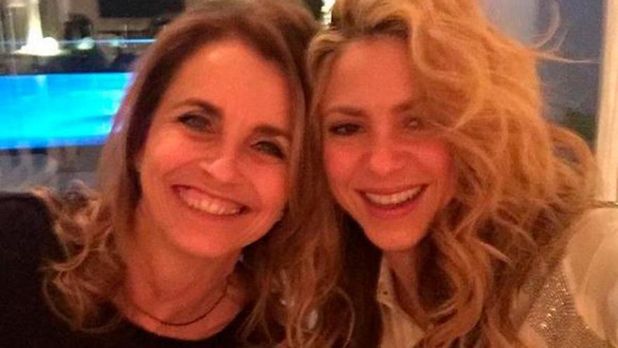 &quot;Me dejaste de vecina a la suegra&quot;: ¿Quién es Montserrat Bernabeu, a la que Shakira dedica una frase?