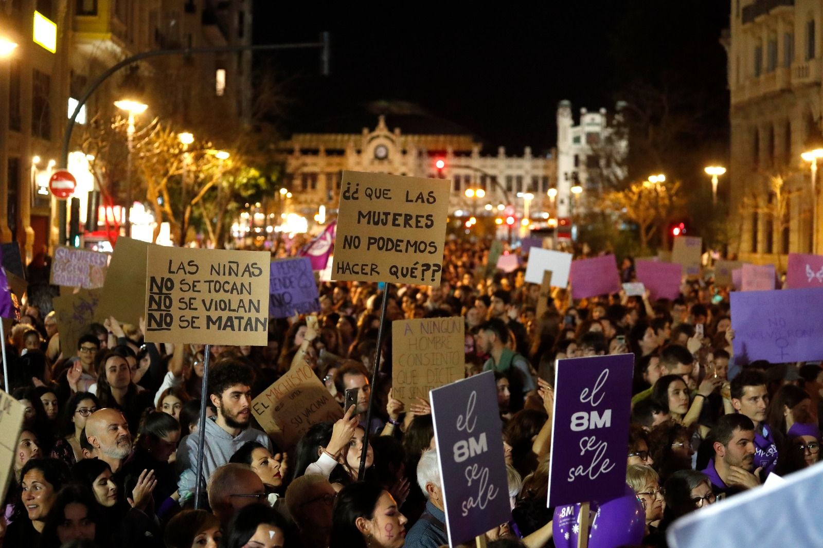 La manifestación de la Coordinadora Feminista de València para celebrar el 8 M