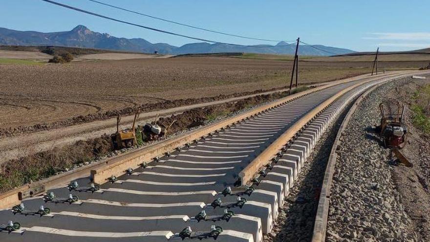 Renovación de las vías que se está realizando en el tramo en obras de la línea