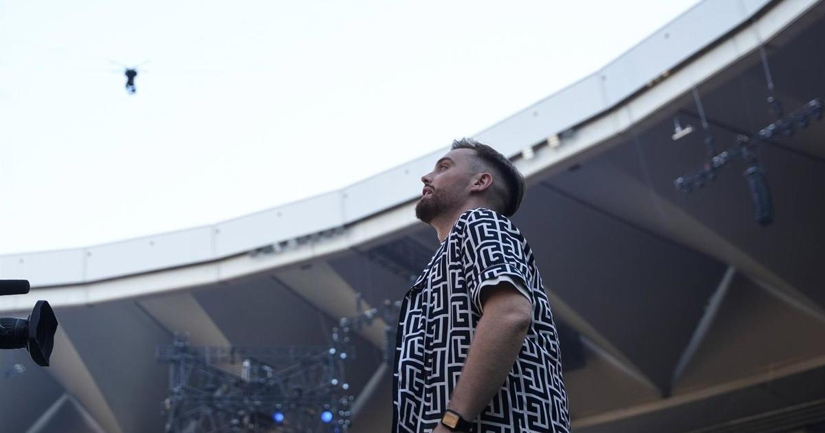 El precursor del evento, Ibai Llanos, en el Estadio de la Cartuja en Sevilla durante la Velada dle Año V