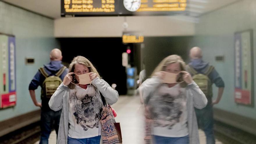 Una mujer en el metro de Berlín.