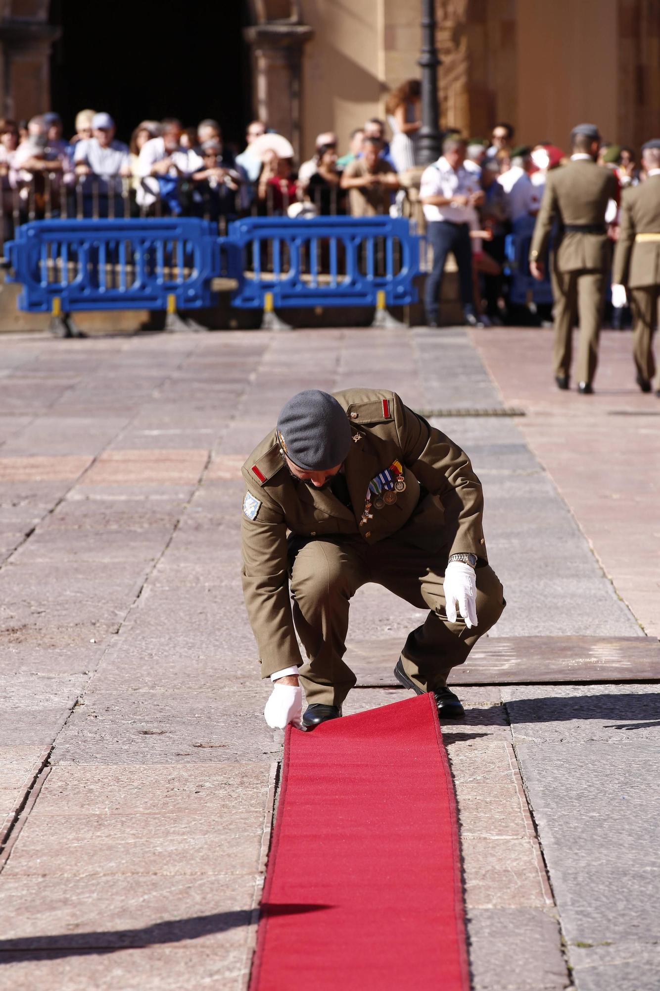 Así fue la jura de bandera civil de Oviedo y el posterior desfile militar