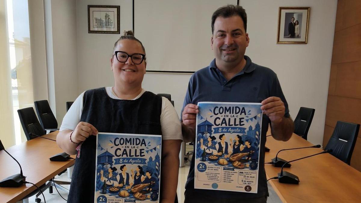 La presidenta de la comisión de fiestas, Laura González, y el alcalde de Salas, Sergio Hidalgo, en la presentación del cartel de la comida en la calle.