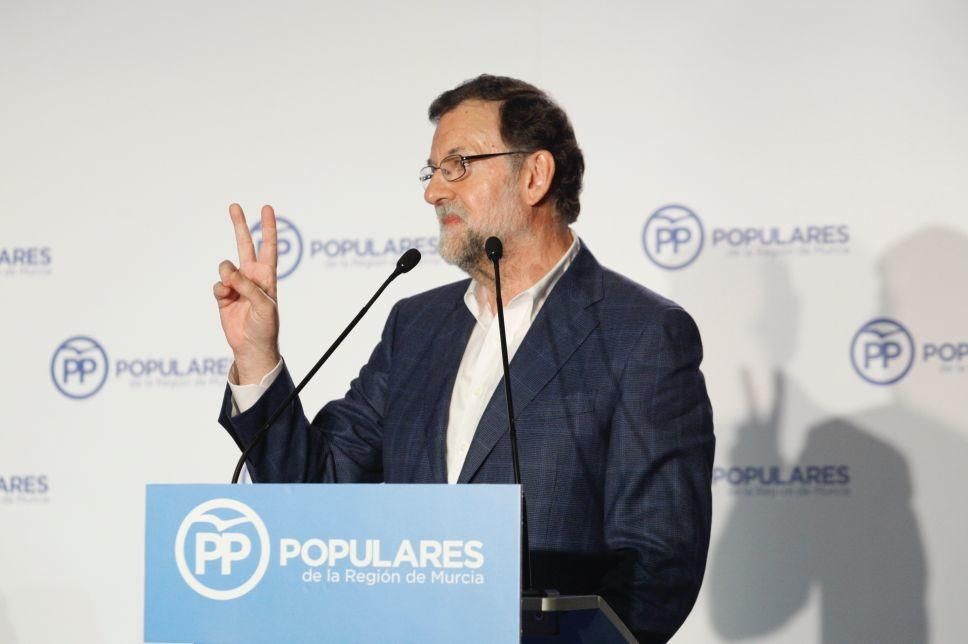 Rajoy se da un baño de multitudes en Murcia