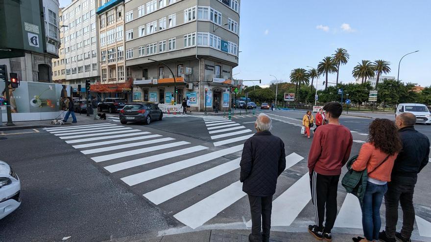 A Coruña estrena un plaza de cebra con forma de triángulo