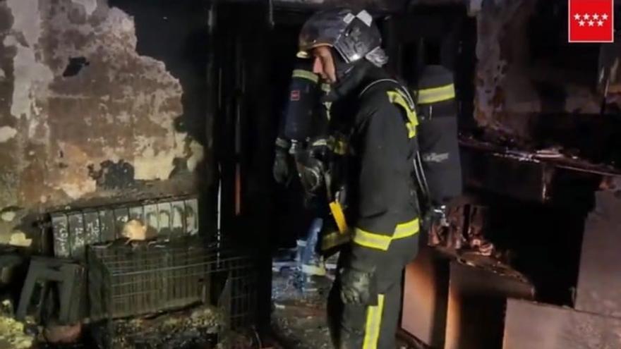 Nueve intoxicados por inhalación de humo en el incendio de una vivienda de Alcalá de Henares