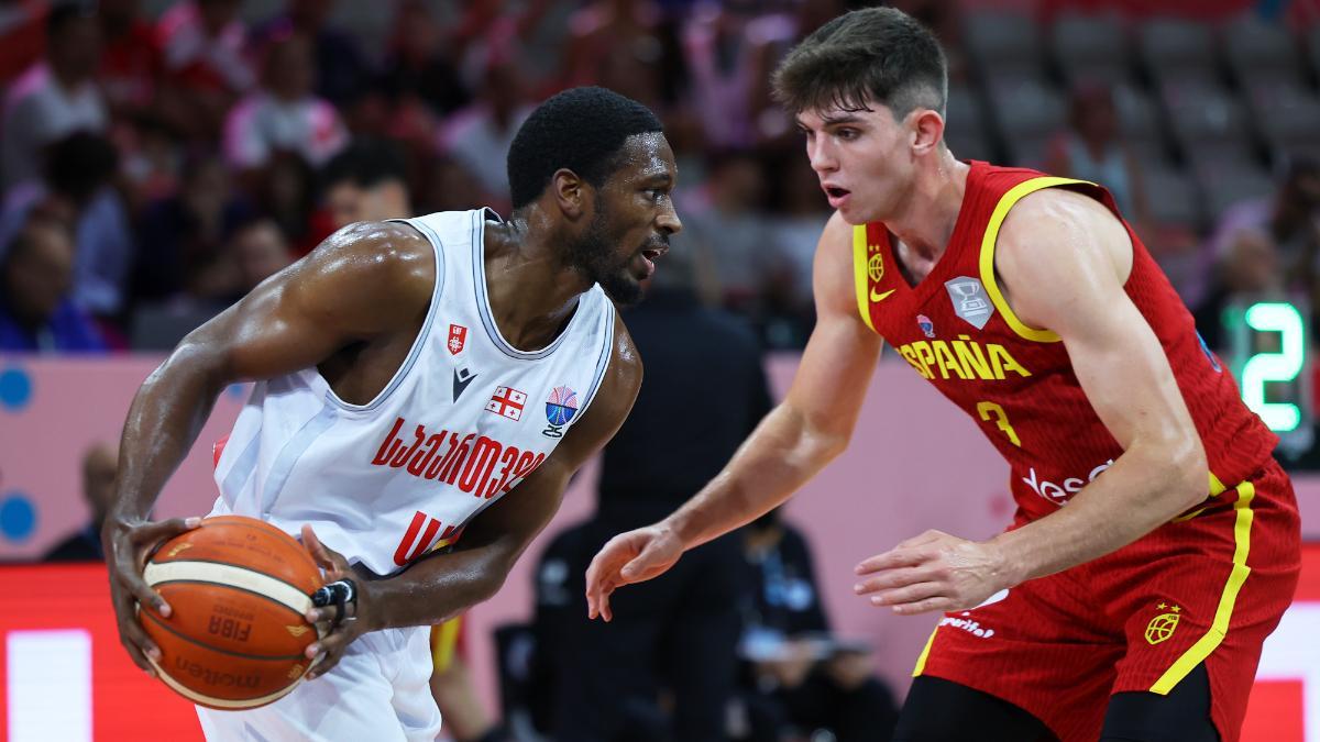 Sergio de Larrea, en defensa ante Kamar Baldwin