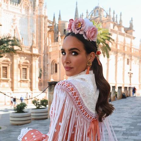 La barra de labios roja que las sevillanas llevan sin parar en la Feria de Abril de Sevilla