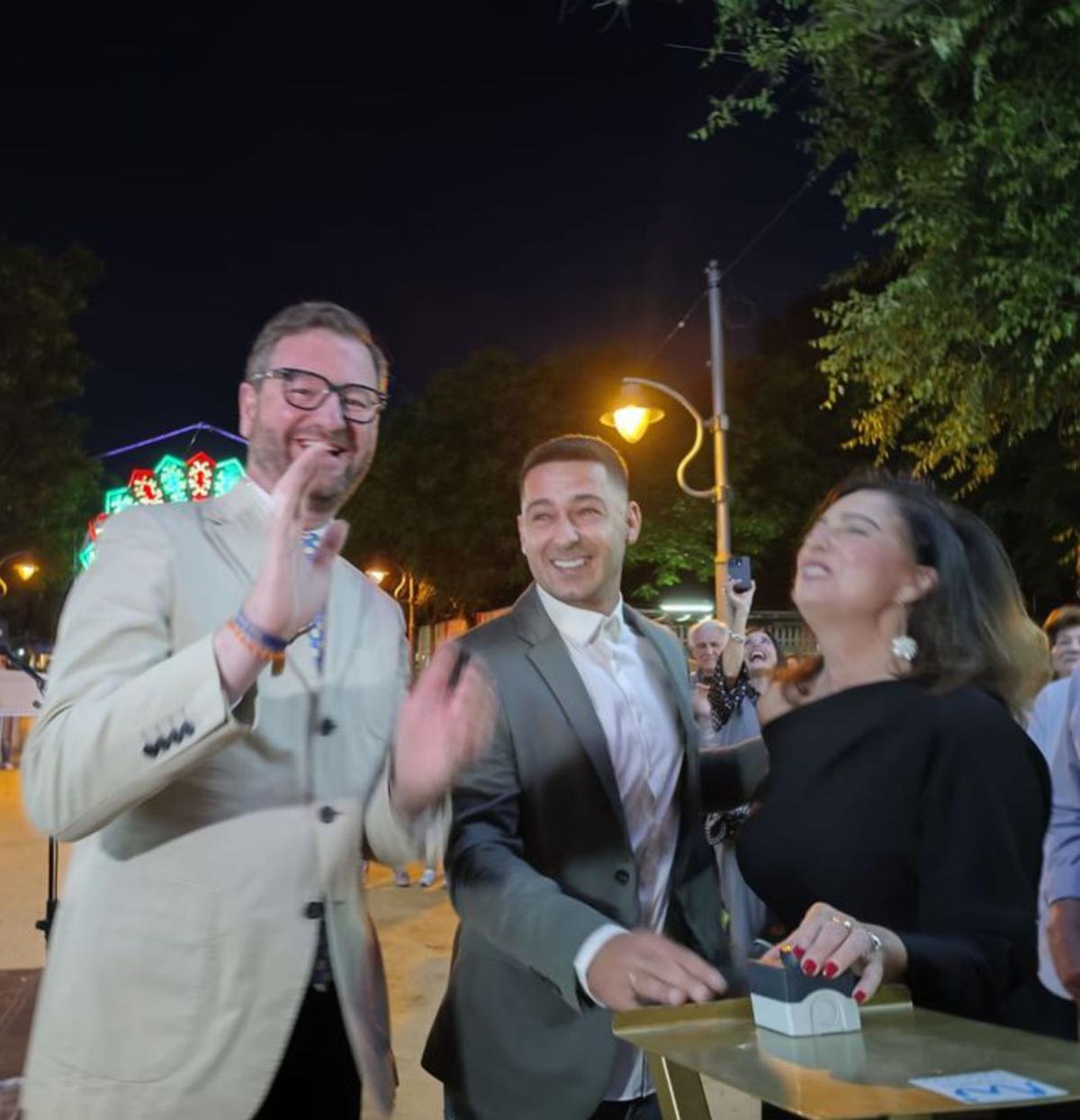 El concejal de Fiestas, Sergio León y la alcaldesa.