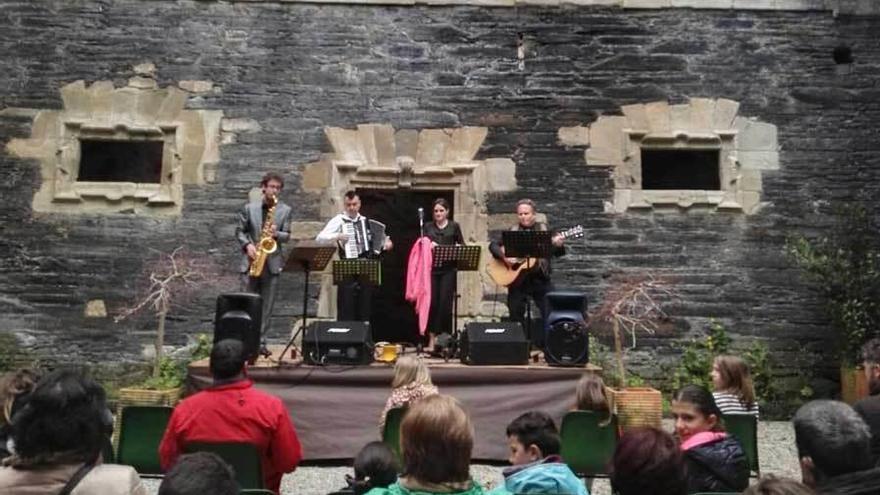 &quot;Foxnola&quot; inunda de música el monasterio de Villanueva