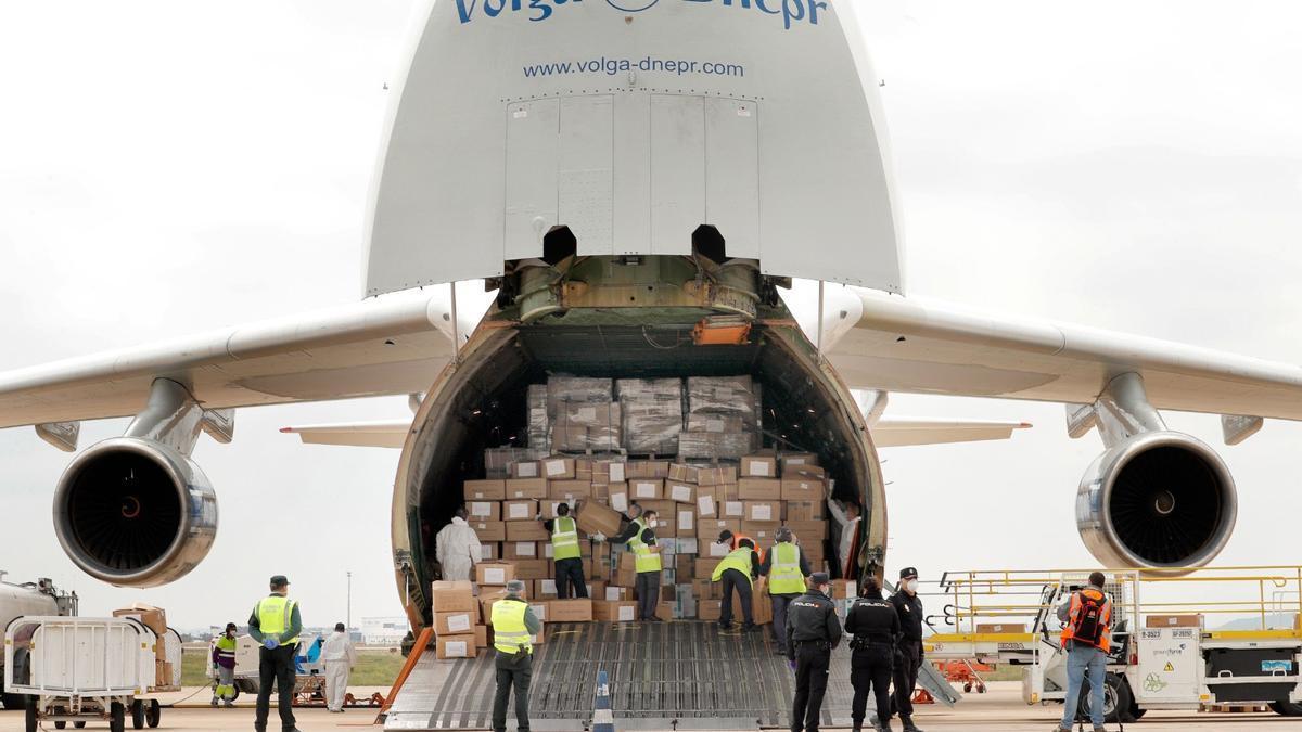 Un cargamento de mascarillas llega a España en plena pandemia.