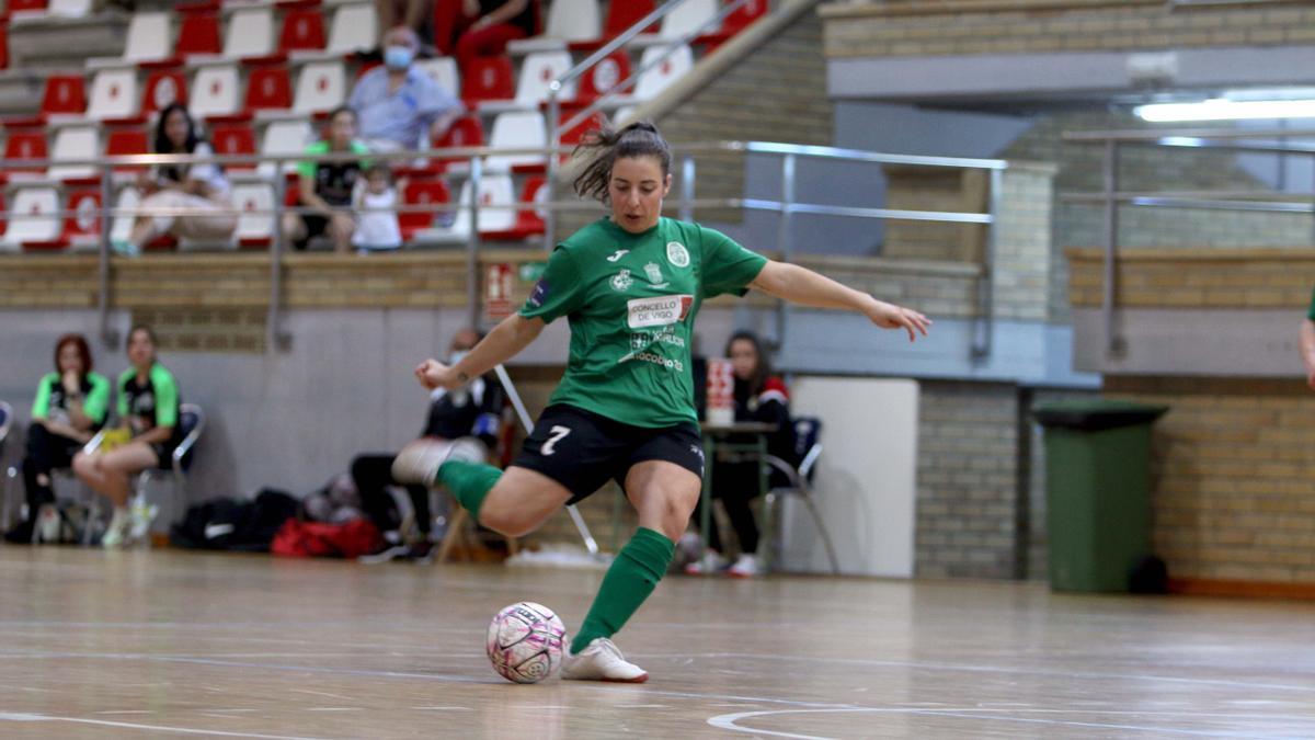 Eva Fernández, durante un partido con el Bembrive FS.