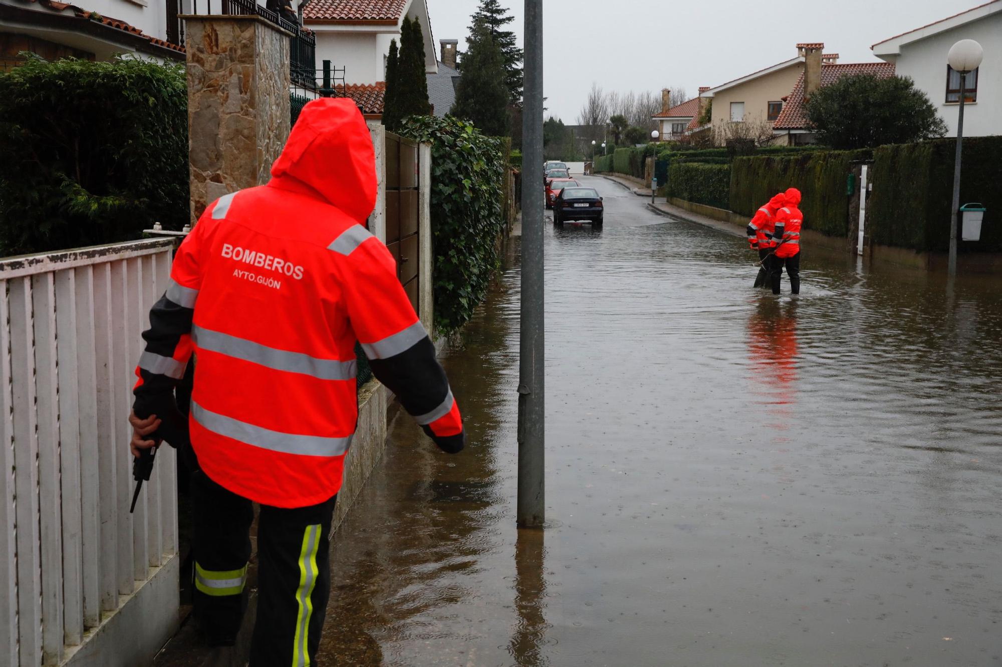 En imágenes: las consecuencias de la borrasca "Fein" en Gijón