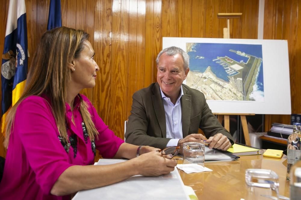 Reunión del consejero de Obras Públicas con la alcaldesa de Agaete sobre el macromuelle  Gran Canaria
