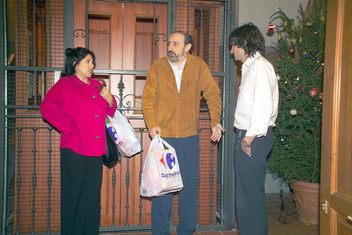 Escena de la exitosa serie de televisión 'Aquí no hay quien viva' con Loles León y José Luis Gil