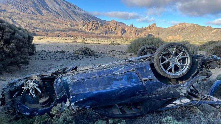 El vehículo que volcó el pasado viernes en el Parque Nacional del Teide.