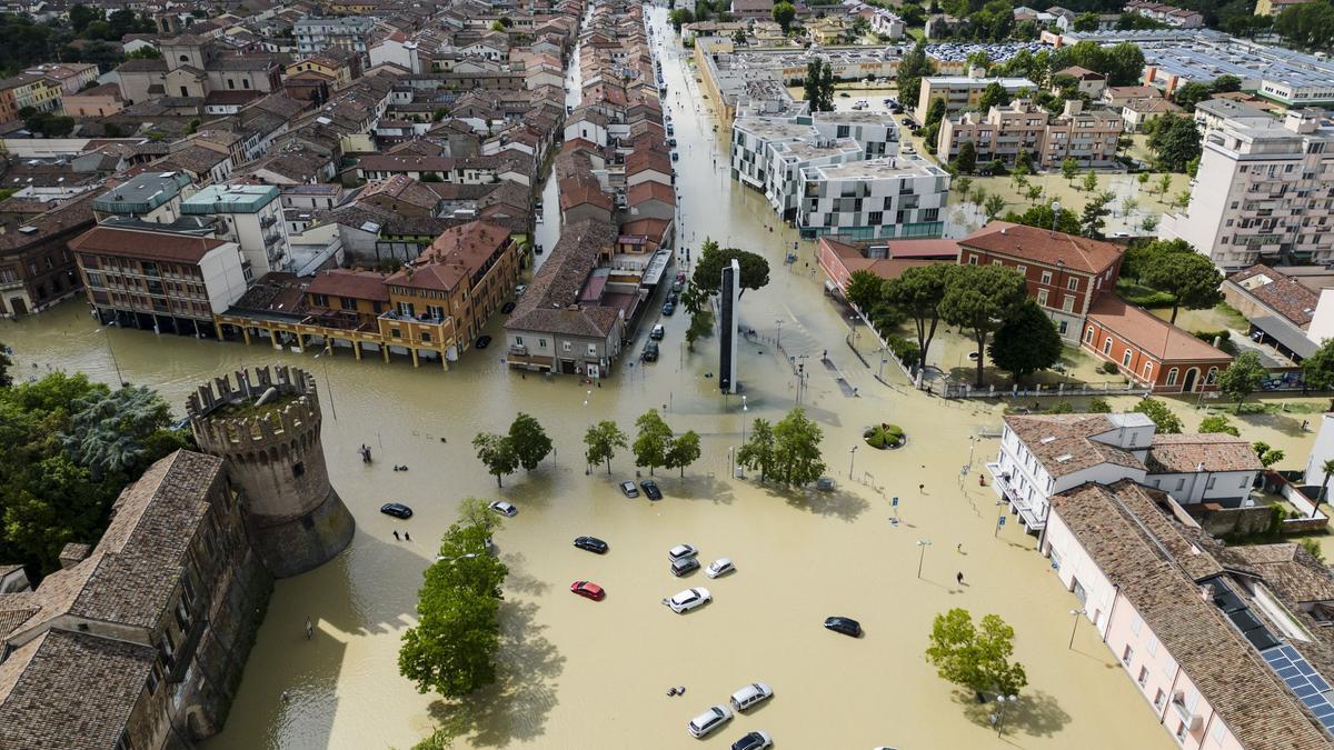 Fuertes inundaciones golpean Emilia-Romagna, Italia, afectada por la sequía