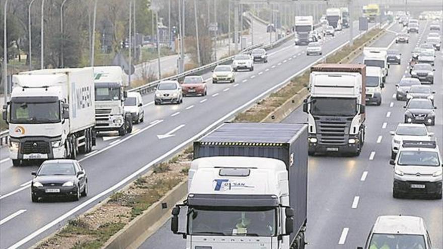 La expansión de la epidemia pone en jaque a cientos de transportistas