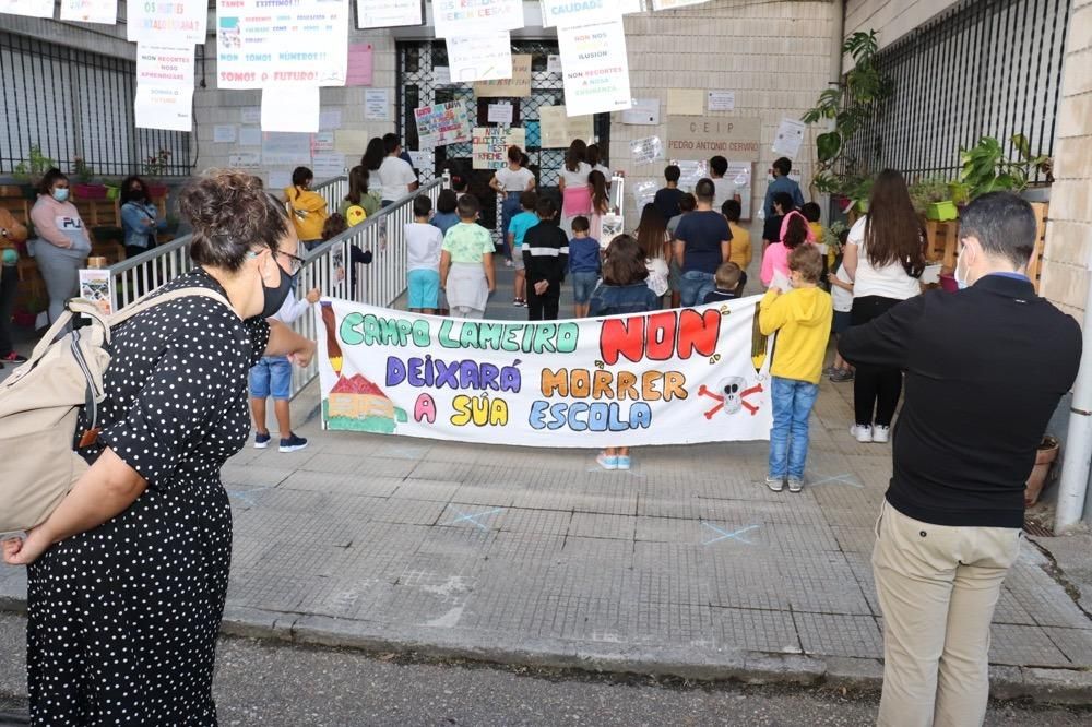 Campo Lameiro se moviliza contra la retirada de profesores