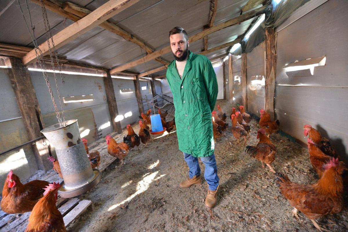 Amador García, con sus pitos, en El Vallín.