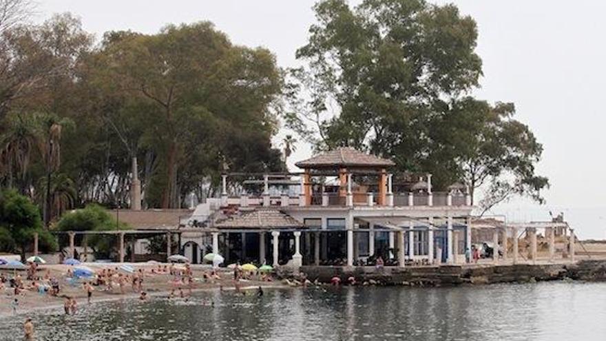 La playa de los Baños del Carmen junto con el balneario y el resto de instalaciones llevan años esperando su regeneración.