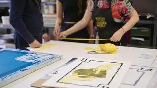 Els naips es reinventen a Castelló: una exposició revisa el poder i el gènere des del gravat