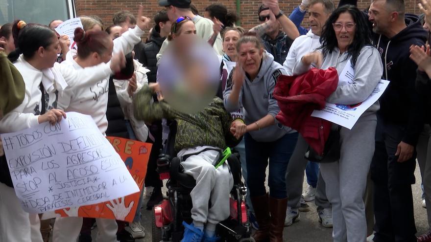 La madre del menor con parálisis agredido en Santander denuncia que las medidas no están funcionando