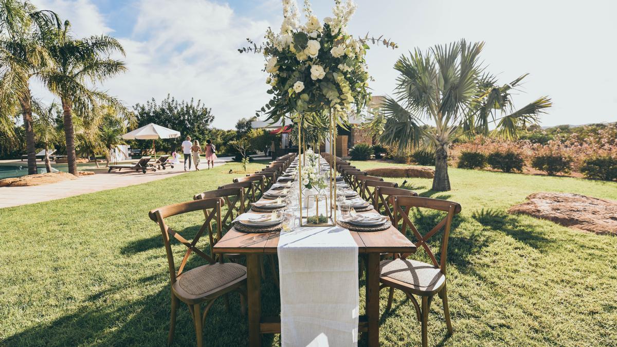 Sa Paella Club se encarga de que tanto los invitados como los novios disfruten al máximo de su boda en Ibiza.