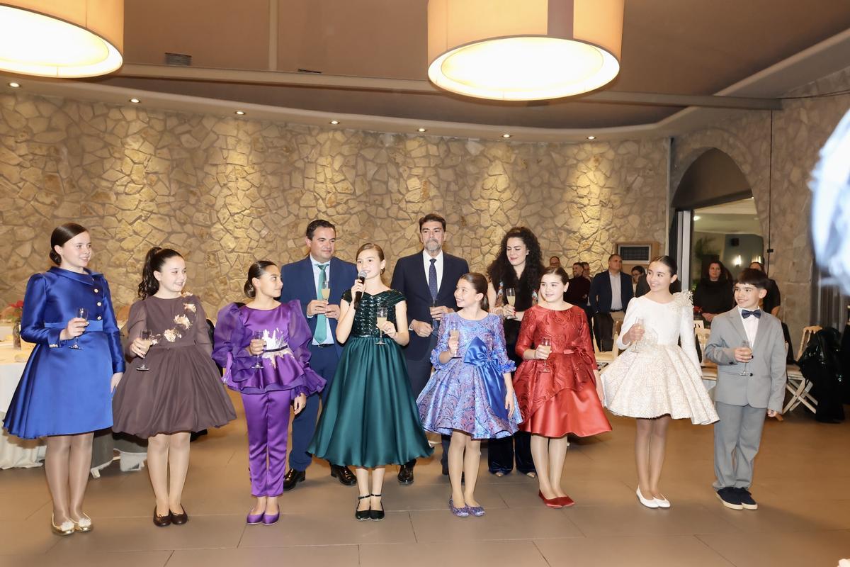 Cena infantil de Fogueres en Nadal