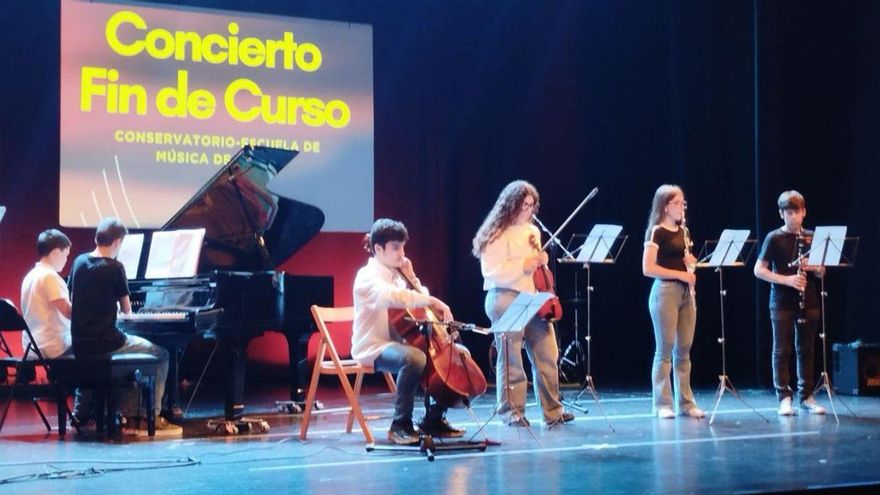 Alumnos del Conservatorio, durante la gala de fin de curso. | LNE