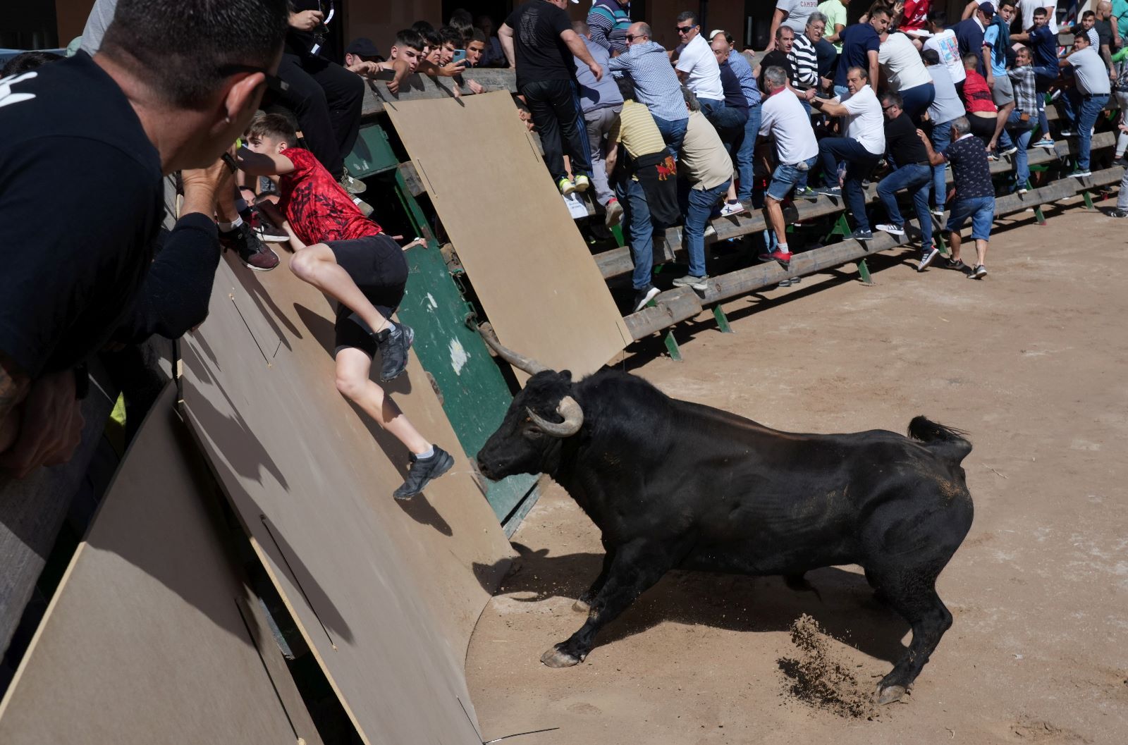 Galería: Los momentos más tensos de la primera jornada taurina en Vila-real