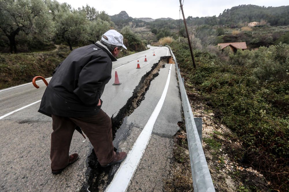 Carretera CV-70 entre Benimantell y Benifato, cortada por desprendimientos