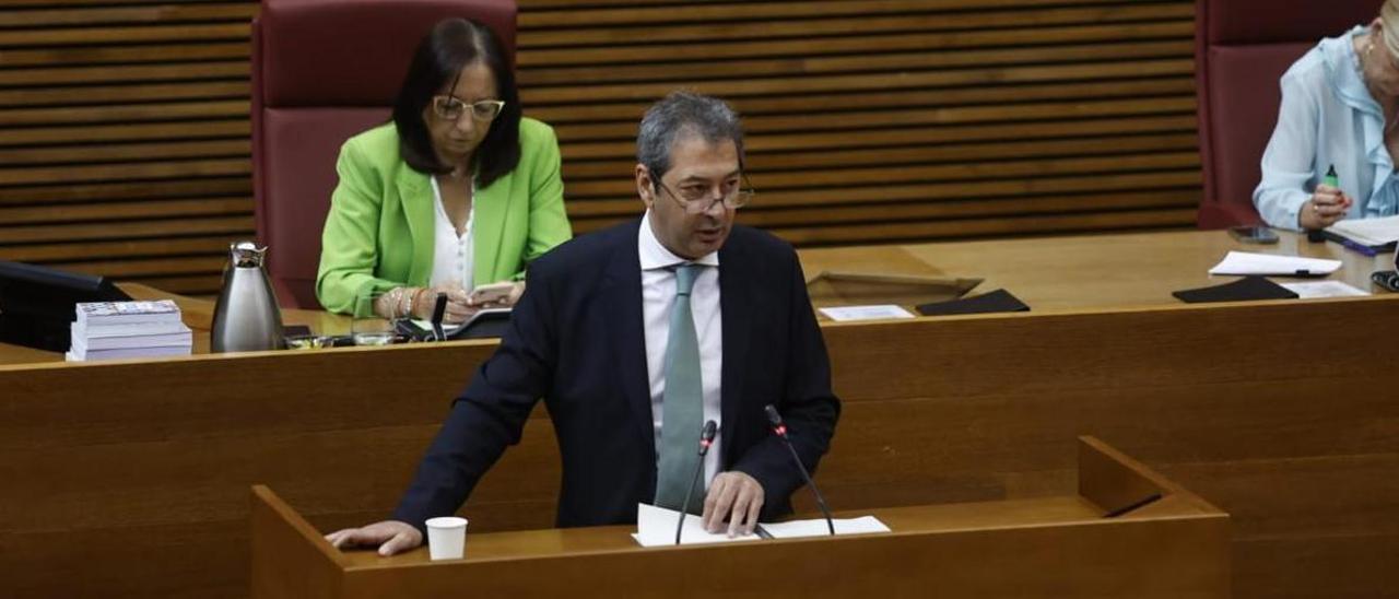 Vicente Barrera se estrena en las Corts explicando las líneas de su gestión.