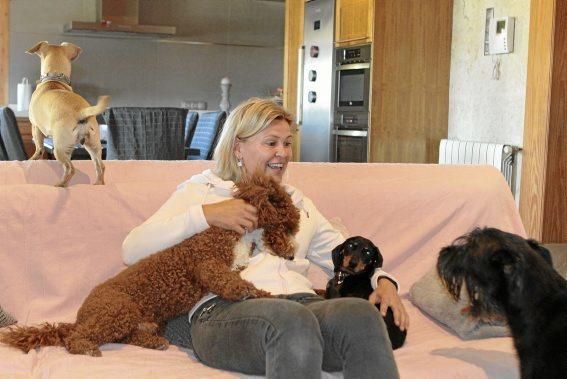 Luxus für Hund und Herrchen: die nur scheinbar konträren Geschäfte eines Schweizers, seiner Frau und einer Partnerin