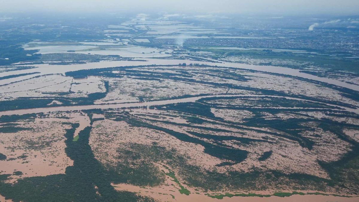 Fotografia donde se observa una inundacion cerca a la ciudad de Santa María