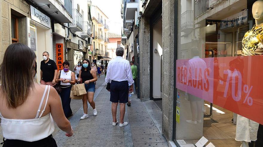 Los comerciantes tildan de &quot;atípicas&quot; las rebajas de verano