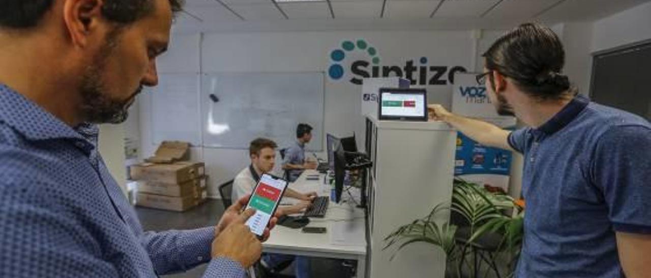 El sistema desarrollado por Siptize, que puede utilizarse desde una tablet para recoger los datos de todos los empleados o desde el móvil, además de por teléfono.