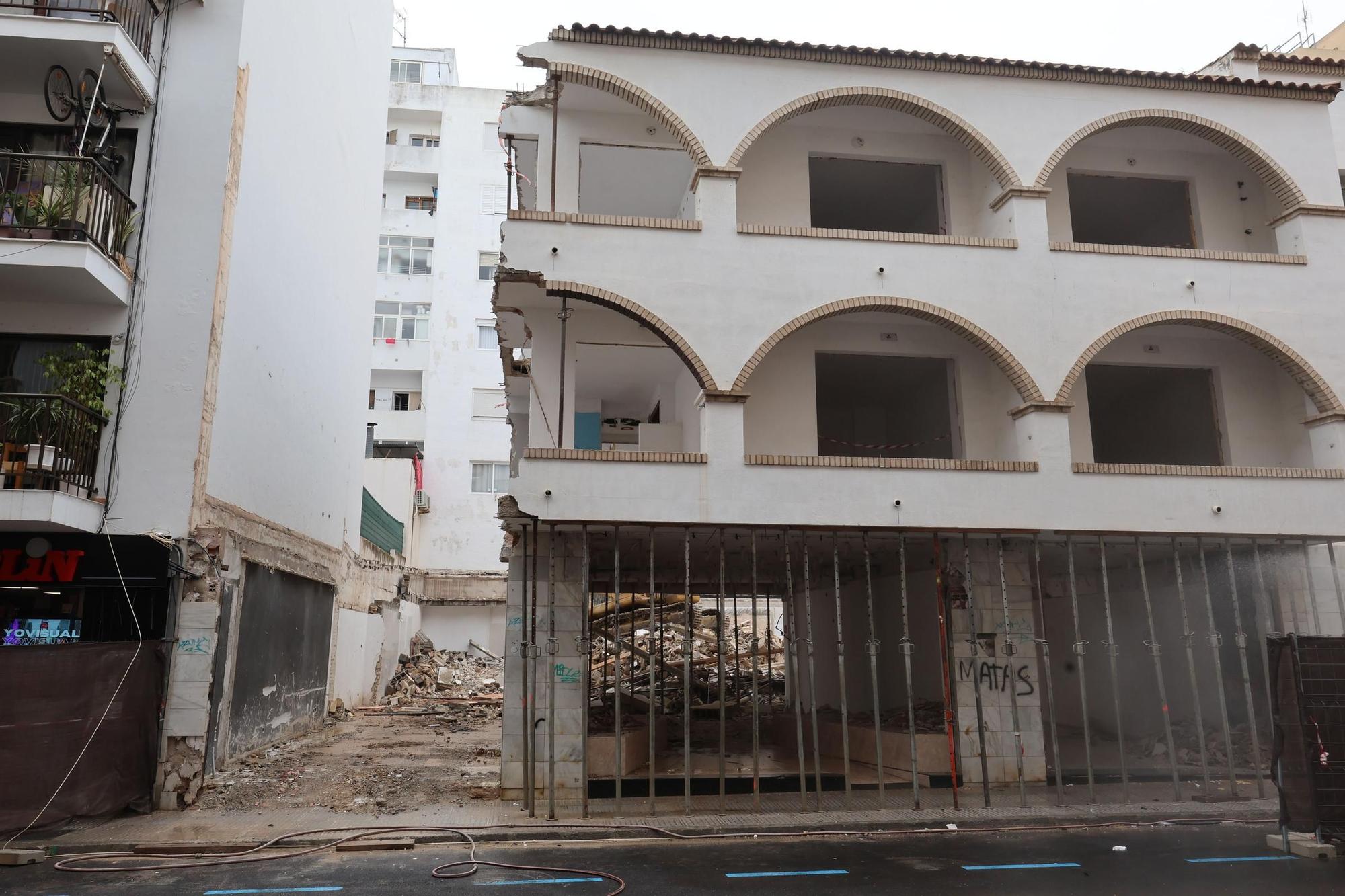Derribo de un edificio en la calle Aragón de Vila