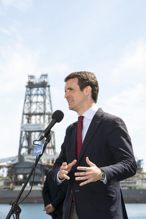 15.04.19. Las Palmas de Gran Canaria. El líder del PP y candidato a presidente del Gobierno, Pablo Casado, visita el centro de formación técnico-profesional del metal de Las Palmas de Gran Canaria, Femepa, acompañado por los dirigentes del partido en Canarias, Asier Antona y Australia Navarro, posteriormente a la visita realiza unas declaraciones en el Muelle Cambullón. Foto Quique Curbelo  | 15/04/2019 | Fotógrafo: Quique Curbelo