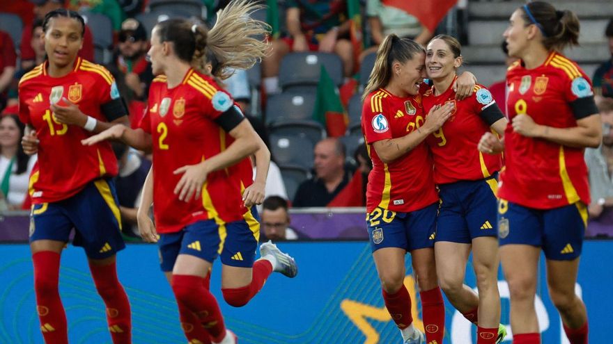 España disfruta y arrolla a Portugal con cinco tantos