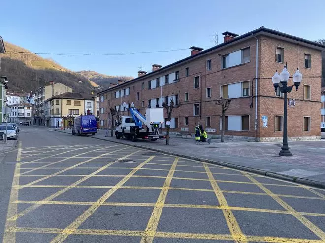 Empieza la obra del colector de Blimea, que obliga a regular el tráfico en la localidad durante dos meses