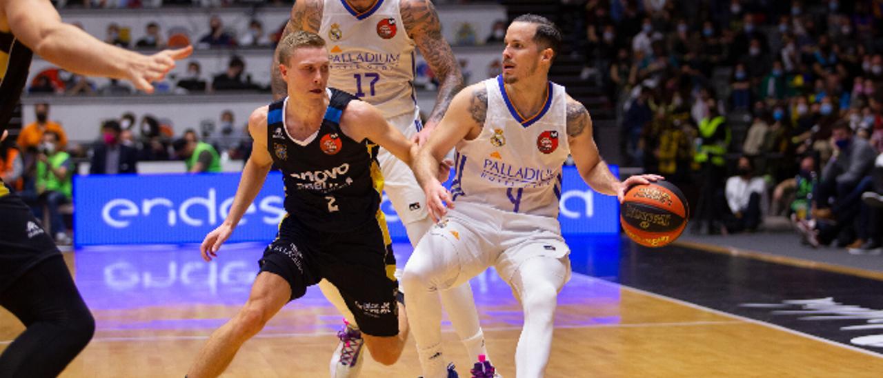 Borg trata de defender a Heurtel en el partido de semifinales.